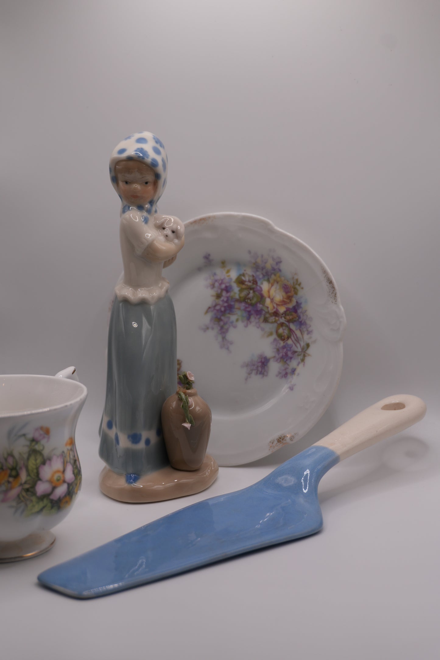 Vintage Ceramic Cake Server — Blue Glaze with Cream Handle