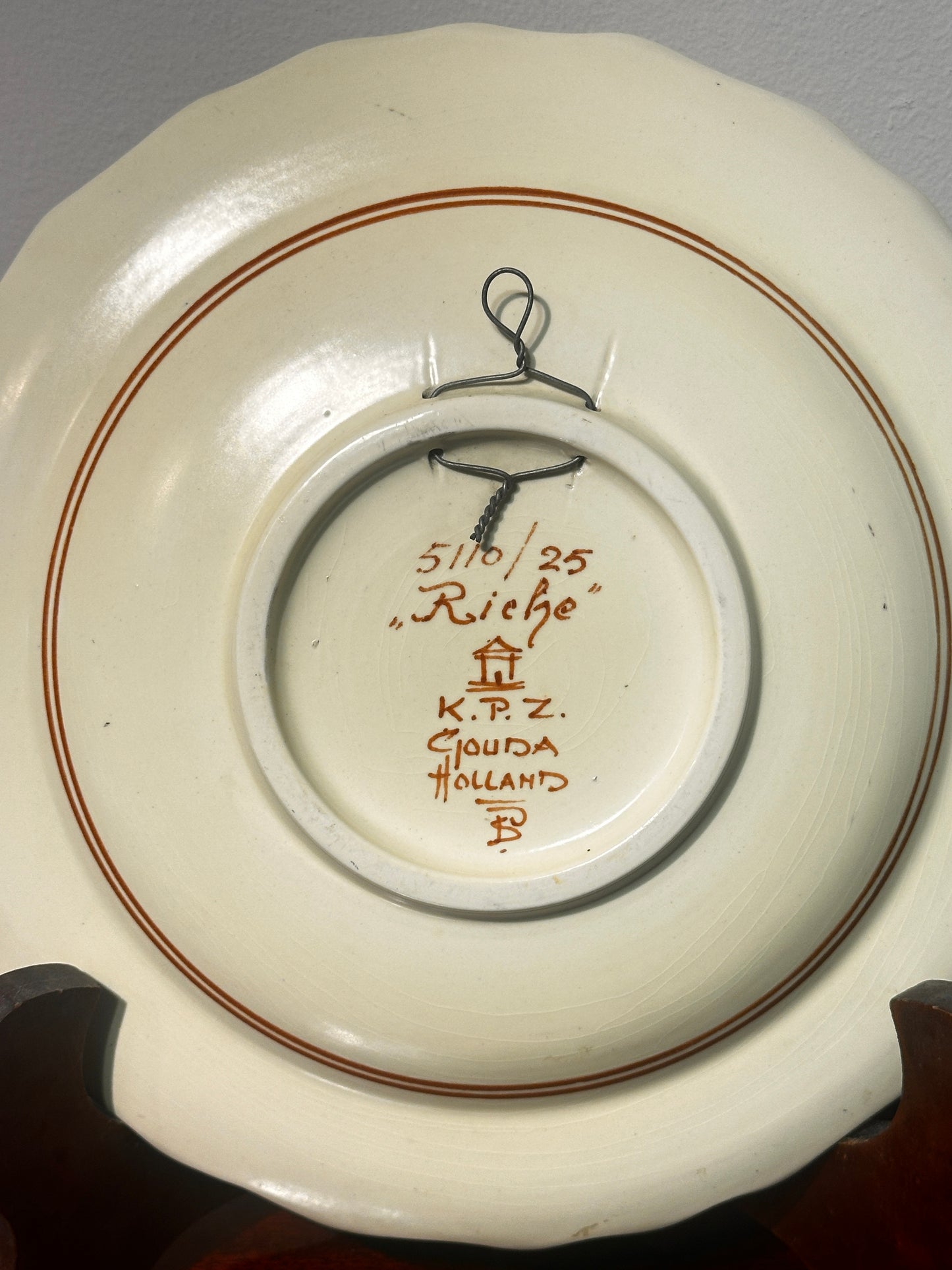 KPZ Gouda Holland – 'Riche' Floral Wall Plate